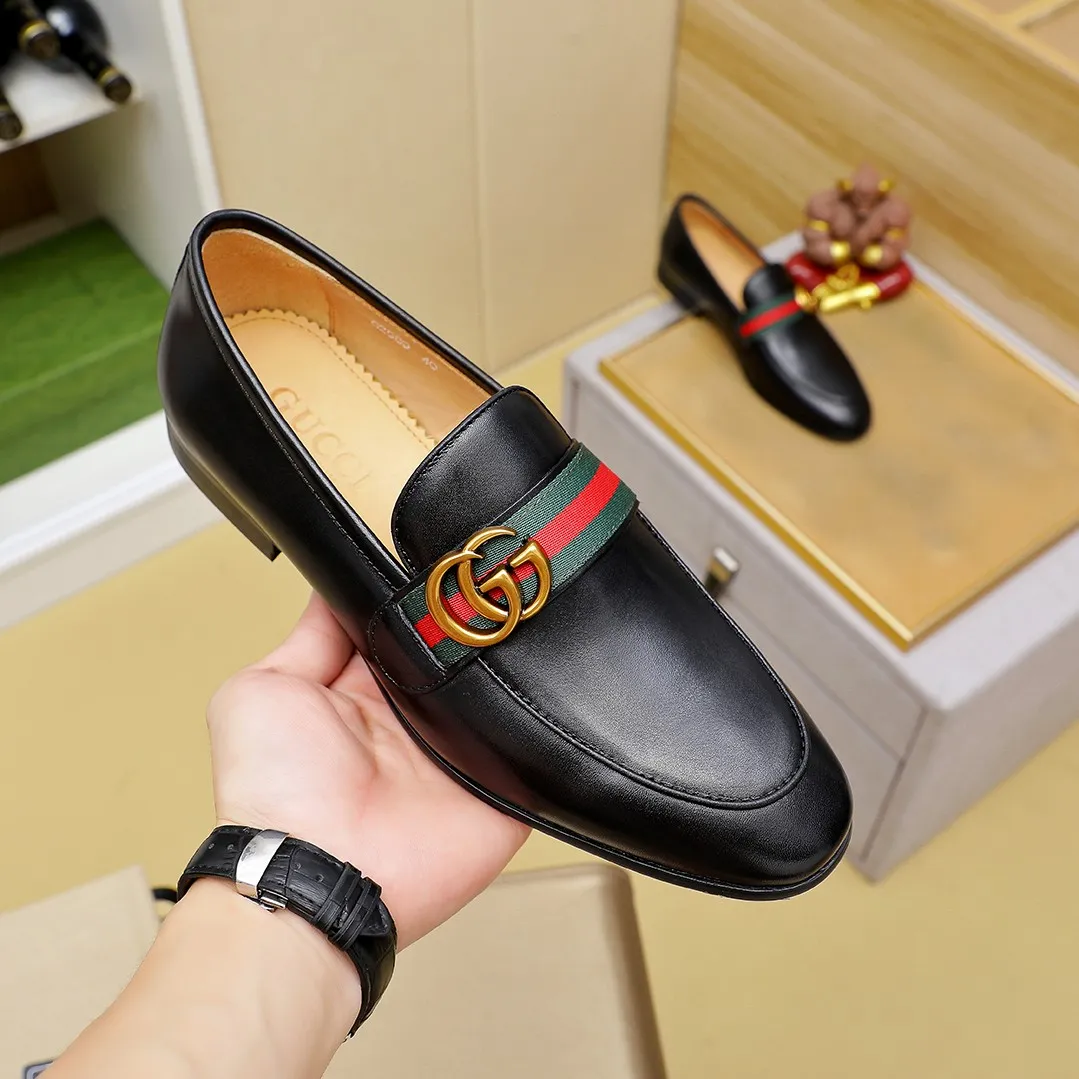 Men's men's shoes 💰380 🆘【GUCCI】Gucci ·🐂里· Hot-selling beanie shoes, top brand luxury, top quality, latest fashion beanie shoes.. The upper is made of original first-layer cowhide. (Full first-layer water-dyed 🐂 leather and lining). The original stylish and stylish soft rubber wear-resistant and non-slip outsole is light and comfortable on the foot, available in 2 colors! Matching code: 38 / 45